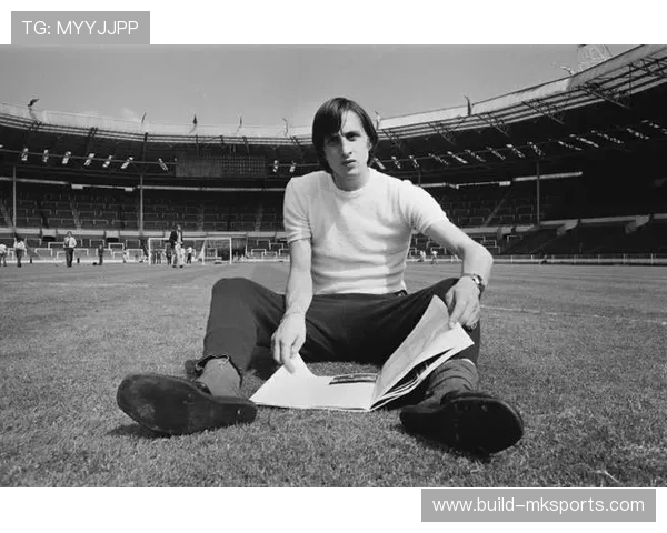 克鲁伊夫战术理念重塑现代足球：新战术潮流引领未来比赛风格